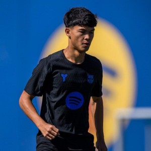 足球直播-每体：得知德罗即将离开巴萨后，弗里克情绪明显低落